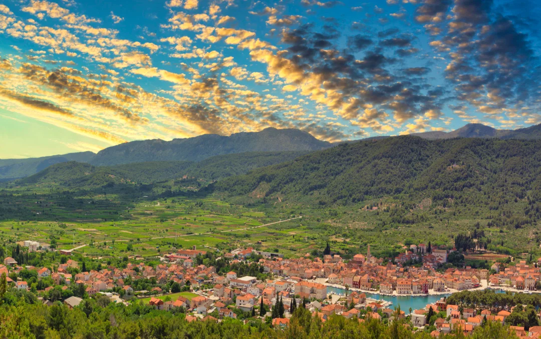 1. LA PLAINE DE STARI GRAD